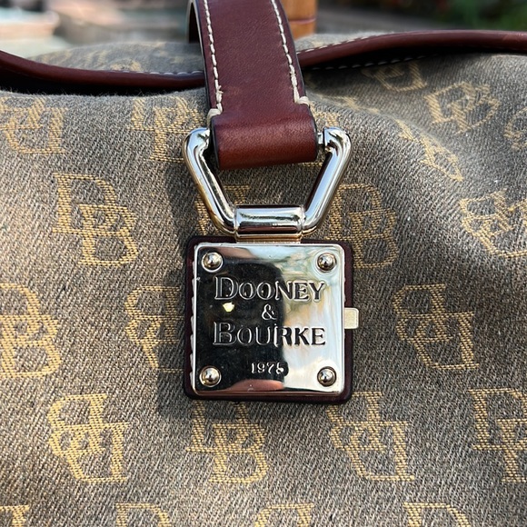 Dooney & Bourke classic monogram bucket bag - Picture 2 of 12